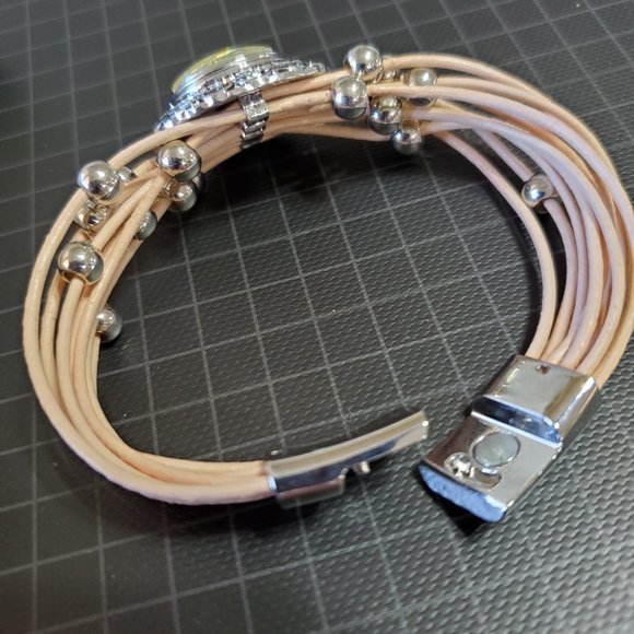 Beaded Magnetic closure multi strand 7" bracelet with unique Button Snap Charm - Picture 3 of 7